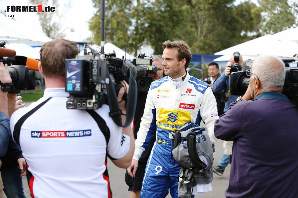 Foto zur News: Beim Saisonauftakt in Melbourne taucht er in der Sauber-Garage auf, obwohl das Team keine Absicht hat, ihn fahren zu lassen. Erst kurz vor dem Rennen gibt es eine außergerichtliche Einigung. Sauber fährt mit Ericsson und Nasr, van der Garde bekommt eine Entschädigung in Millionenhöhe. Die Farce ist da allerdings schon perfekt.