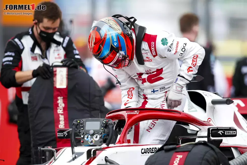 Foto zur News: Antonio Giovinazzi fuhr in Abu Dhabi mit dem Design. Doch es war nicht das des Italieners, sondern es war das seines Teamkollegen Kimi Räikkönen, der seine Karriere beendet hat und 2021 in etwas knalligeren Farben unterwegs war.