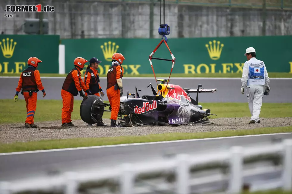 Foto zur News: 7. Daniil Kwjat (Japan 2015): Im Qualifying fliegt der Red-Bull-Pilot ab, als er mit einem Rad auf das Gras kommt und sein Auto nicht mehr abfangen kann. Q3 ist mit wenigen Restsekunden beendet und Kwjat muss mit einem Ersatzchassis aus der Boxengasse starten. Von dort kommt er nur auf Rang 13 ins Ziel.