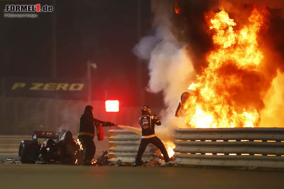 Foto zur News: Auch seine Karriere in der Formel 1 endet dramatisch: Die Bilder seines Feuerunfalls in Bahrain gehen um die Welt. Der Franzose erleidet &quot;nur&quot; Verbrennungen an der Hand und kleinere Verletzungen, fährt danach aber nie wieder einen Grand Prix.