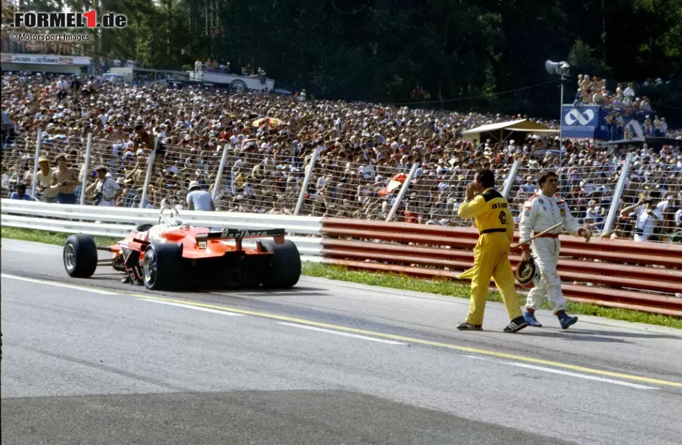 Foto zur News: Zudem stellt er natürlich auch einige Ausfallrekorde auf: 18 mal in Folge kommt er nicht ins Ziel, 1987 sieht er nur in zwei von 16 Rennen die Zielflagge. Sein Leben lässt de Cesaris auch bei einem Unfall: Er stirbt 2014 in Italien bei einem Verkehrsunfall auf seinem Motorrad.