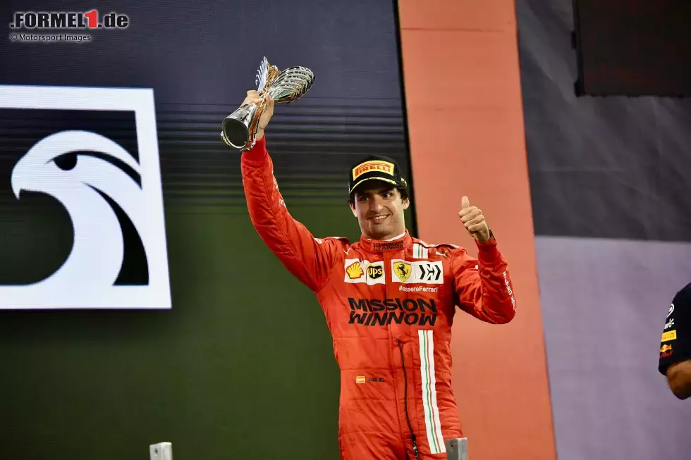 Foto zur News: Carlos Sainz (1): Ganz starke Leistung von Carlos Sainz, am gesamten Wochenende. Im Qualifying und im Rennen vor Leclerc, und das will was heißen. Mit P3 im Grand Prix hat er zudem P5 in der WM sichergestellt. Für all das zücken wir die Bestnote, weil von A bis Z alles sehr gut gepasst hat!