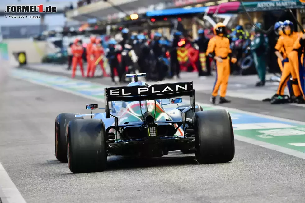 Foto zur News: Esteban Ocon (3): Hat Alonso im Qualifying geschlagen und damit &quot;ausgeglichen&quot; im Teamduell bei Alpine. Im Rennen hinter dem Stallgefährten gelandet, aber nur eine Position. Da gleichen sich Samstag und Sonntag im Prinzip aus bei den Alpine-Fahrern. Gleiche Note wie Alonso: befriedigend.