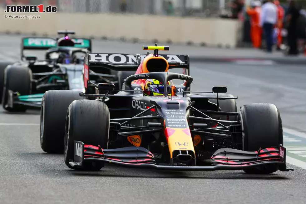 Foto zur News: Sergio Perez (2): Solide Leistung von Perez. Vor allem, wie er über Runden hinweg Hamilton hinter sich gehalten hat, war stark. So hat er Verstappen den Rücken freigehalten. Am Ende ist er cool geblieben und siegte. Leichte Abzüge gibt es für P6 im Qualifying, sonst war seine Leistung einfach gut.