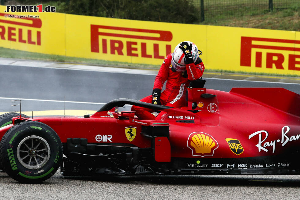 Foto zur News: Charles Leclerc (2): Kein ganz optimales Qualifying, aber eine gute Ausgangslage für Ferrari. Das hätte im Rennen was werden können, doch da kam ihm Stroll dazwischen: Wurde unschuldig rausgehauen in Kurve 1, danach war Schluss für Leclerc.