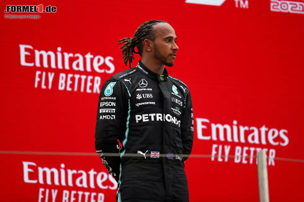 Foto zur News: Lewis Hamilton (2): Er hat es nicht geschafft, sich gegen den &quot;Undercut&quot; von Max Verstappen zu wehren. Auch, weil Verstappen an der Box einen Tick schneller war. Apropos: Hamilton war Mercedes-intern gegen Valtteri Bottas nicht so dominant wie gewohnt. In Summe gibt es daher nicht die Bestnote für ihn.