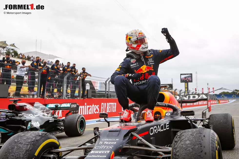 Foto zur News: Max Verstappen (1): Poleposition, Sieg und schnellste Rennrunde, dazu die WM-Führung ausgebaut. Sehr viel mehr geht nicht für Verstappen. Einziger Kritikpunkt: sein Fehler nach dem Start in Kurve 1. Den hat er danach aber wieder wettgemacht mit einer starken Aufholjagd!