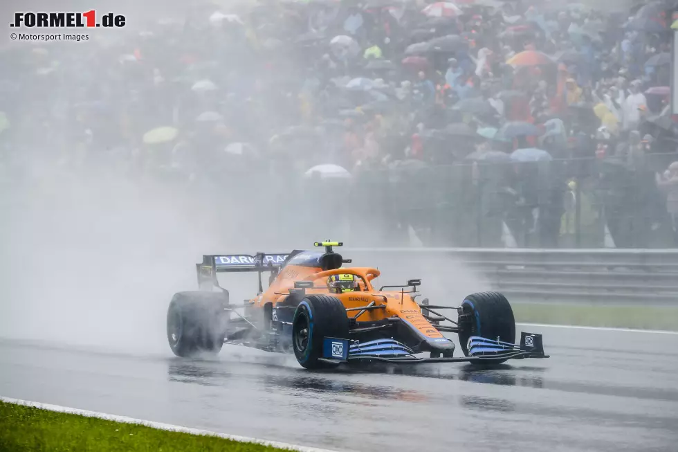 Foto zur News: Lando Norris (3): Wie stuft man die Leistung von Norris ein? War der Quali-Crash sein Fehler oder lag es am Wetter? In der Notenkonferenz war von 2 bis 4 alles dabei. Daher Kompromissnote für ihn, weil überragender Speed im Nassen, aber eben auch der Unfall, der vielleicht ein Podium gekostet hat.