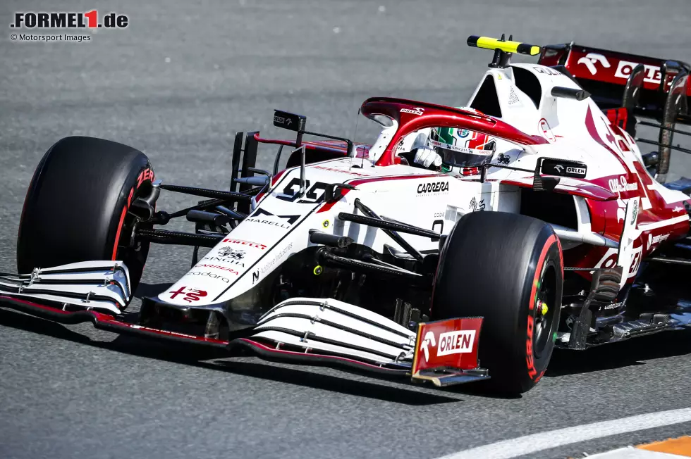 Foto zur News: Antonio Giovinazzi (2): Seine Qualifying-Leistung war sensationell! Den Alfa Romeo musst du erst mal in die Top 10 stellen. Im Rennen dann Pech mit einem Reifenschaden, sonst hätte es vielleicht Punkte geben können. Und so blieb die sonst gute Leistung unbelohnt. Eines seiner besseren Wochenenden!