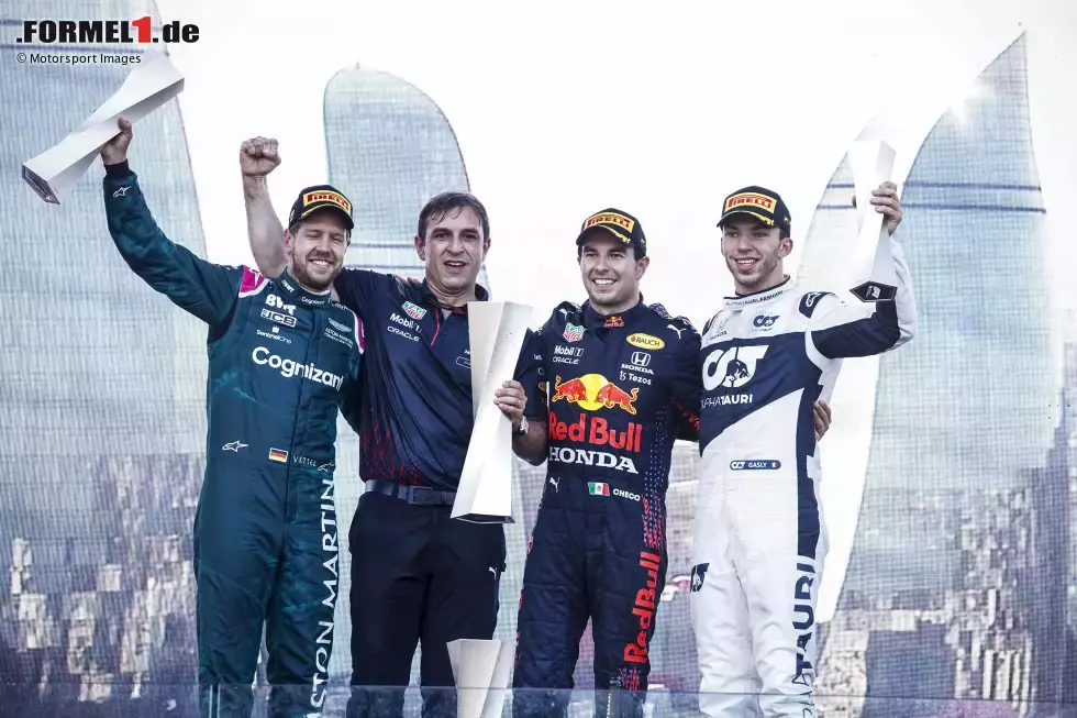 Foto zur News: 11. Podium: Großer Preis von Aserbaidschan 2021 für Red Bull - 1. Platz vor Sebastian Vettel (2./Aston Martin) und Pierre Gasly (3./AlphaTauri)