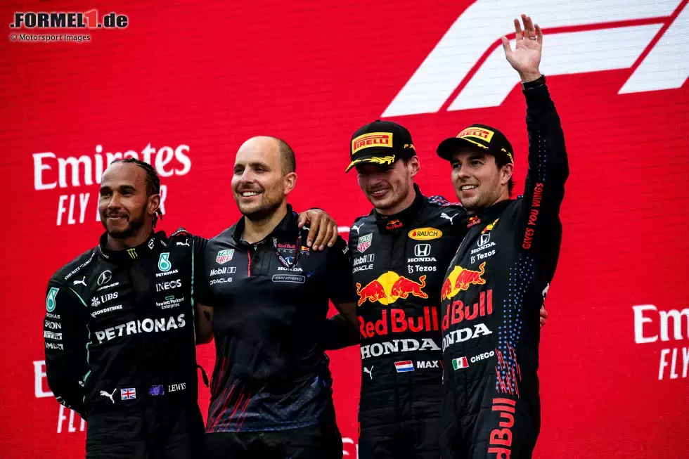 Foto zur News: 12. Podium: Großer Preis von Frankreich 2021 für Red Bull - 3. Platz hinter Max Verstappen (1./Red Bull) und Lewis Hamilton (2./Mercedes)