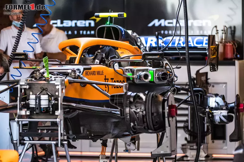 Foto zur News: McLaren MCL35M: Vorderrad-Aufhängung