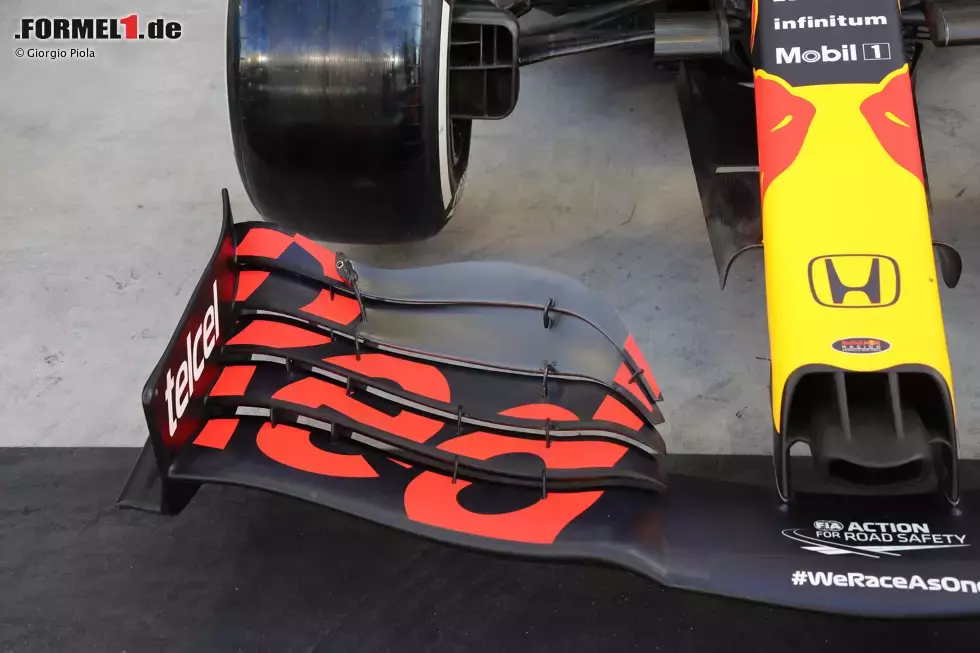 Foto zur News: Red Bull RB16B: Frontflügel