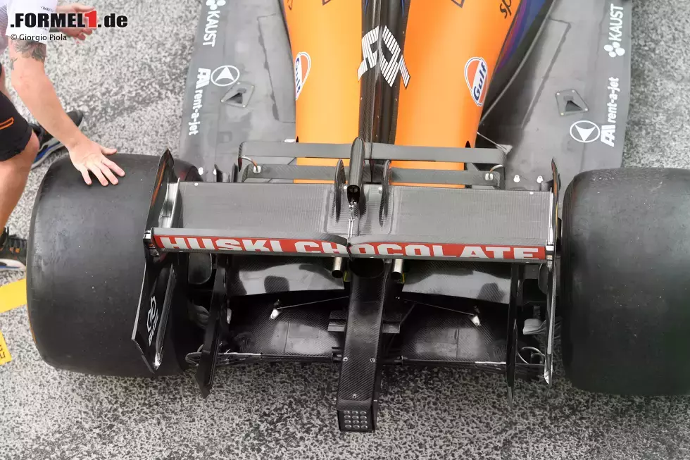 Foto zur News: McLaren MCL35M: Heckflügel