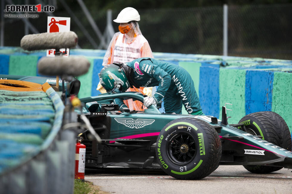 Foto zur News: Und auch Lance Stroll scheidet aus, der aus seinem eigentlich guten Start kein Kapital schlagen kann. Damit hat der Startcrash insgesamt fünf Opfer gefordert. Das Rennen wird zunächst unterbrochen.