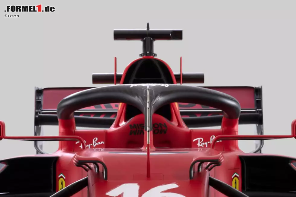 Foto zur News: ... dazu kommt eine vergrößerte Airbox über dem Fahrerhelm mit jetzt größeren Öffnungen für mehr Frischluft-Zufuhr an dieser Stelle. Links und rechts hat Ferrari neue Winglets angebracht.