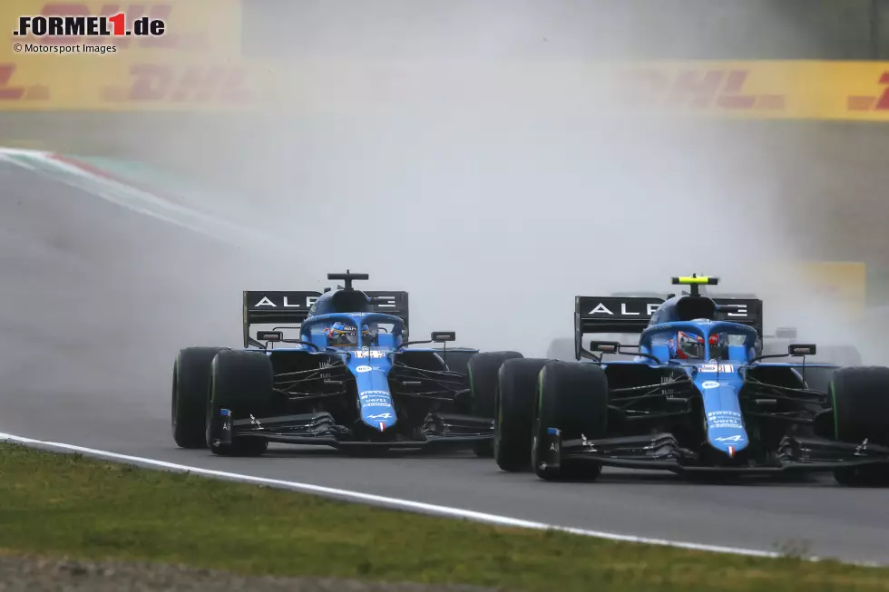 Foto zur News: Fernando Alonso (4): Auch der zweite Spanier im Feld bekleckerte sich nicht mit Ruhm. Das erste Mal feuerte er den Alpine bereits auf dem Weg in die Startaufstellung weg, das hätte deutlich übler enden können. Auch das Qualifying war mit P15 nicht gut. Am Ende nur wegen der Strafe für Räikkönen in den Punkten.