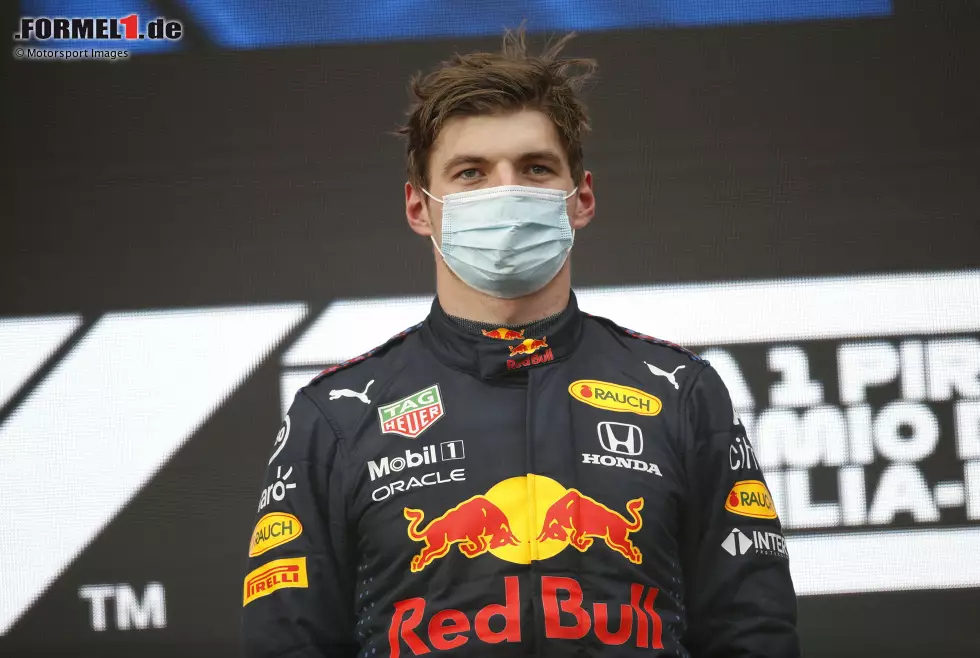 Foto zur News: Max Verstappen (2): Auch der Niederländer verdient sich für uns trotz seines Sieges &quot;nur&quot; eine 2+, weil er a) im Qualifying hinter Perez gelandet ist und b) den sicheren Sieg fast mit einem Dreher vor dem Neustart noch weggeworfen hätte. Da hat er etwas Glück gehabt. Hat sich nicht aufs Ergebnis ausgewirkt - aber auf unsere Note!