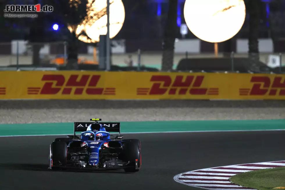 Foto zur News: Esteban Ocon (2): Stand natürlich im Schatten von Teamkollege Alonso. Aber für sich genommen ist P5 im Alpine ein Topergebnis. Mit einem besseren Qualifying hätte er vielleicht sogar auch ums Podium kämpfen können. So war es dann am Ende seine Aufgabe, Alonso nach hinten abzuschirmen. Kostete Perez wertvolle Sekunden.