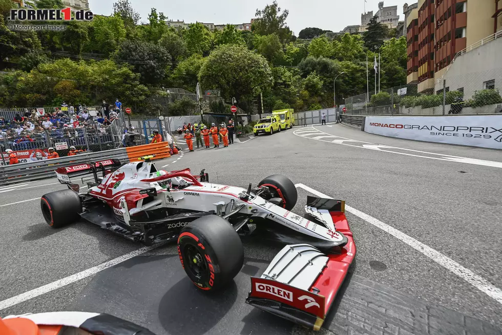 Foto zur News: Antonio Giovinazzi (2): Die ersten Punkte des Jahres für Alfa Romeo geholt und bereits am Samstag den Sprung in Q3 geschafft. Dazu den Teamkollegen am ganzen Wochenende im Griff gehabt. Ein Redakteur hätte da sogar zur 1 gegriffen. Der Mehrheit fehlte dafür aber am Ende das gewisse Extra.