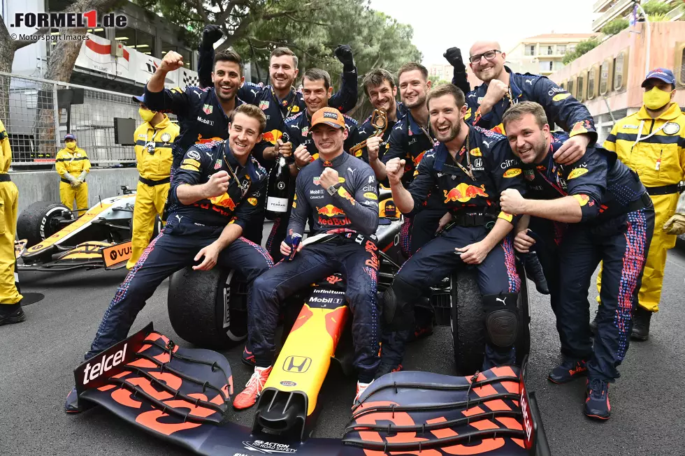 Foto zur News: Max Verstappen (1): Einziger Makel seines Wochenendes war, dass er nicht auf Pole stand. Die hätte er aber wohl auch geholt, wenn Leclerc keine rote Flagge verursacht hätte. Im Rennen das Feld dann von vorne kontrolliert. Schnell war Verstappen in Monaco schon oft. Jetzt war er zusätzlich endlich auch einmal fehlerfrei!