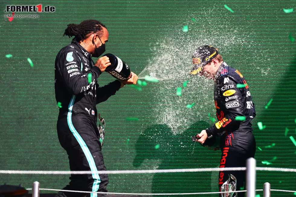 Foto zur News: Lewis Hamilton (2): Im Rennen eine starke Leistung, mehr als P2 war gegen den überlegenen Red Bull nicht drin. Trotzdem kein perfektes Wochenende des Briten, der im Qualifying langsamer als der Teamkollege war. Deswegen geht&#039;s knapp an der 1 vorbei. Wobei man natürlich die Frage stellen darf, ob ihm die Pole überhaupt geholfen hätte ...