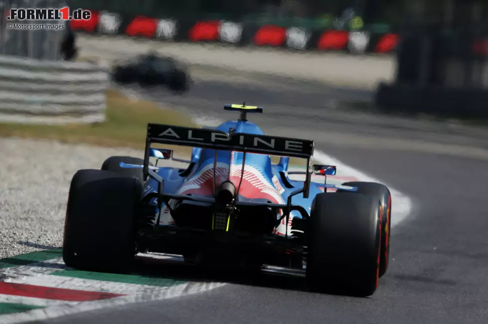 Foto zur News: Esteban Ocon (3): Kam in Monza irgendwie nie so richtig in Schwung. In Qualifying, Sprint und Rennen jeweils hinter Alonso, dazu die Strafe für die Aktion gegen Vettel. Mit P10 am Ende zumindest noch einen Zähler mitgenommen, aber mehr als &quot;befriedigend&quot; war die Leistung des Franzosen an diesem Wochenende nicht.