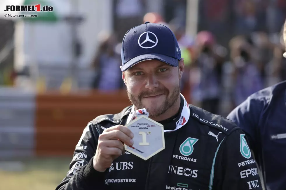 Foto zur News: Valtteri Bottas (2): Qualifying top, Sprint top, Rennen top. Eine fehlerfreie Leistung des Finnen, der aber auch ganz knapp an der 1 vorbeischrammt. War nach dem Safety-Car als einziger Pilot vorne auf Mediums unterwegs. Daraus hat er für unseren Geschmack etwas zu wenig gemacht. Auf dem Podium letztendlich nur dank der Perez-Strafe.