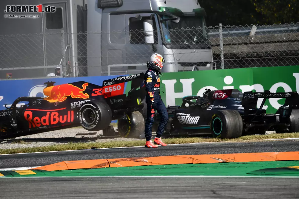 Foto zur News: Max Verstappen (4): Hier wurde heftig diskutiert. Zwei Redakteure gaben eine 5, zwei eine 3. Macht am Ende eine 4. Die entscheidende Frage ist letztendlich, wie man den Unfall bewertet. Einig waren sich aber alle, dass es auch davon abgesehen nicht Verstappens bestes Rennen war. Unter anderem verlor er den wichtigen Start gegen Ricciardo.