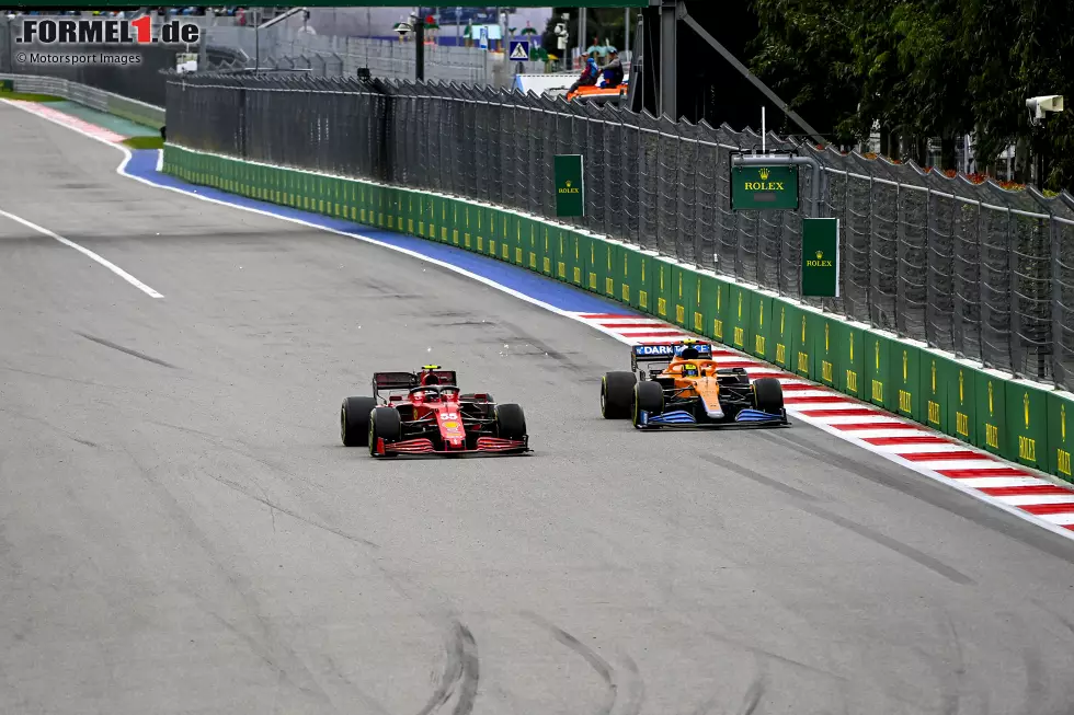 Foto zur News: Carlos Sainz (2): Auch der zweite Ferrari-Pilot zeigte eine gute Leistung. Wer von P2 startet und am Ende Dritter wird, der kann nicht so viel falsch gemacht haben. Führte das Rennen nach dem Start sogar an. Für eine 1 fehlte uns allerdings das gewisse Extra. Ließ sich die Führung von Norris unter anderem etwas zu leicht wieder abnehmen.