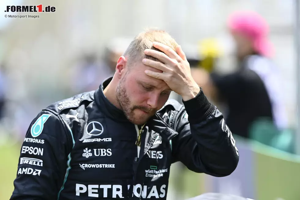 Foto zur News: Valtteri Bottas (3): Ja, der Finne hat sich die Pole geholt. Aber dann, und das sagt er auch selbst, muss im Rennen natürlich viel mehr als P3 rausspringen. Hat sich erst von Hamilton und dann von Verstappen abkochen lassen. Der große Befreiungsschlag war das jedenfalls nicht.