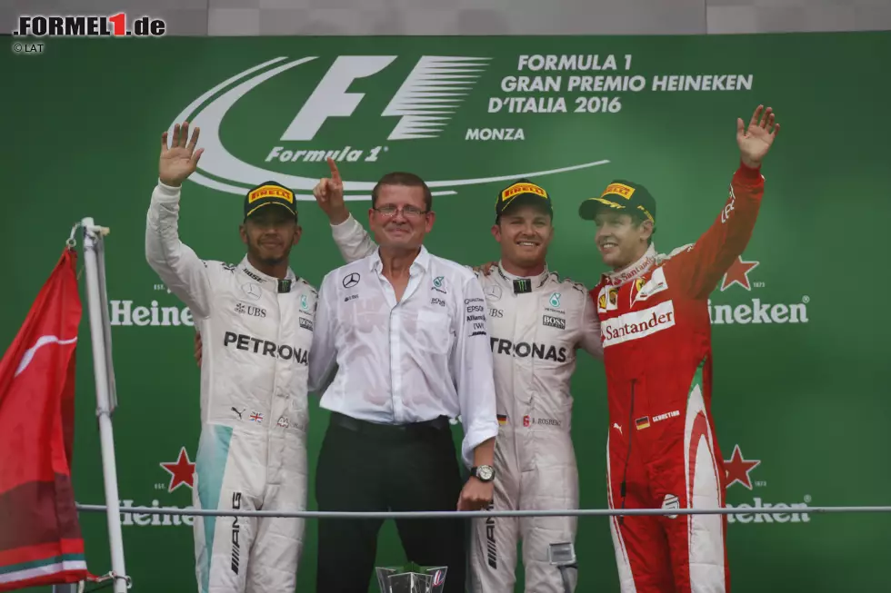 Foto zur News: Trio auf dem Podium (Lewis Hamilton, Nico Rosberg und Sebastian Vettel - 14): 14-mal standen die drei zusammen auf dem Podest. Läuft es wie 2020, dann ist dieser Rekord aber bald Geschichte. Hamilton, Valtteri Bottas und Max Verstappen standen zusammen inzwischen 13-mal auf dem Treppchen. Zwei weitere Male scheinen machbar.