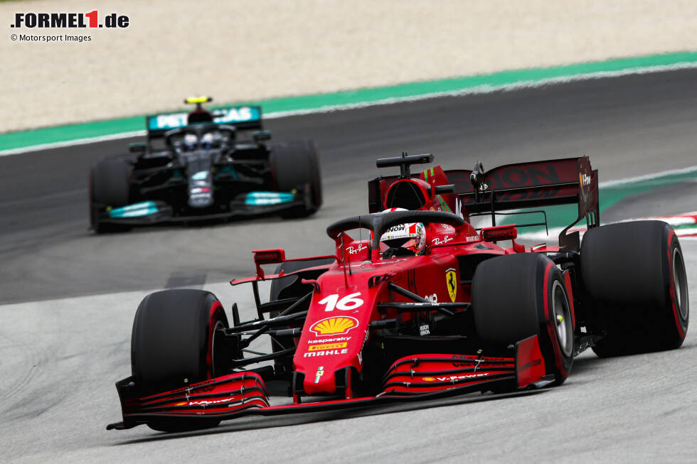 Foto zur News: Charles Leclerc (1): P4 in Qualifying und Rennen und damit beide Male &quot;Best of the Rest&quot;. Dazu beim Start sogar Bottas kassiert und den Mercedes mehrere Runden hinter sich gehalten. Der Monegasse mit einem tadellosen Wochenende. Wir wüssten jedenfalls nicht, was wir da abziehen sollten.