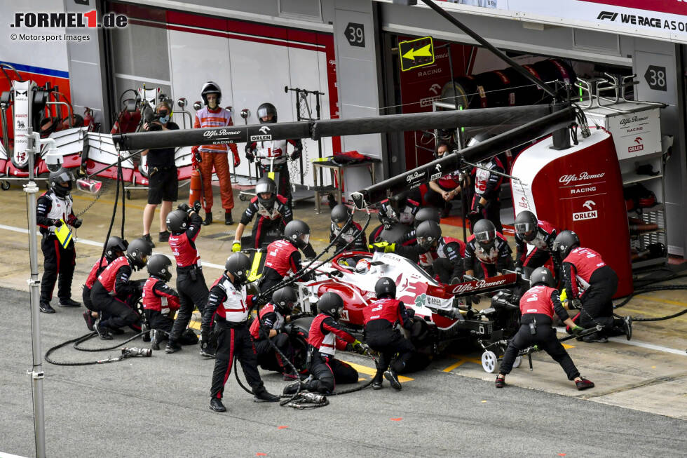 Foto zur News: Antonio Giovinazzi (3): Im Qualifying vor dem Teamkollegen, sein Rennen wurde dann unverschuldet früh ruiniert und ist damit schwer zu bewerten. Viel falsch hat er selbst nicht gemacht und am Ende mit P15 Schadensbegrenzung in einem &quot;Scheißrennen&quot; (eigenes Zitat) betrieben. P14 im Quali ist für eine 2 aber natürlich zu wenig.