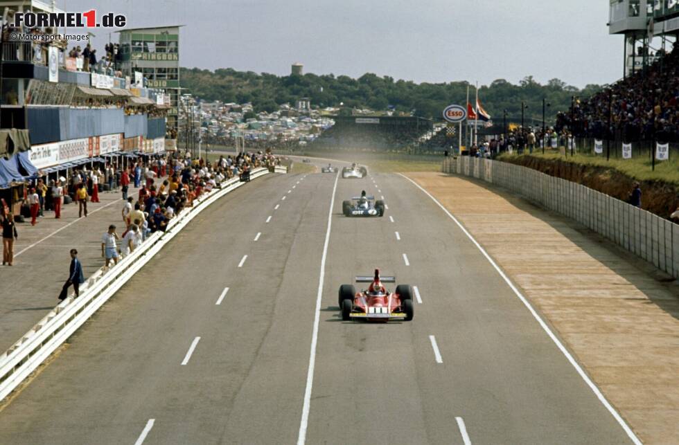 Foto zur News: Kyalami: Der Austragungsort in Südafrika hat etwas, das es nur selten gibt, denn nach einem Umbau Ende der 1980er-Jahre änderte sich die Fahrtrichtung! Wo bis 1988 im Uhrzeigersinn gefahren wurde, galt in der Formel 1 ab 1992 das Gegenteil. Die Strecke selbst hat obendrein ein deutlich anderes Layout erhalten.