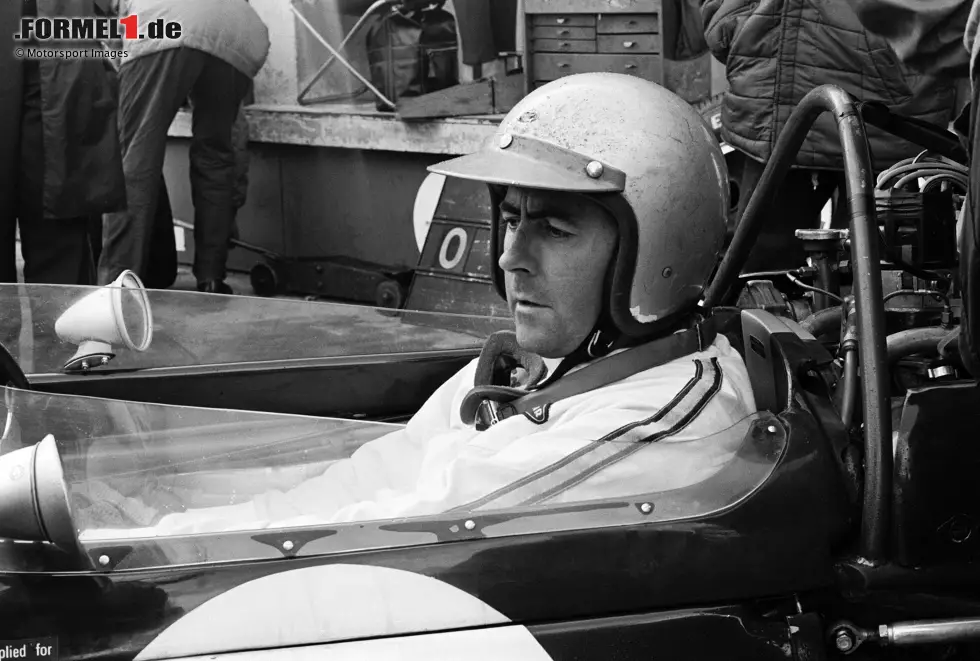 Foto zur News: 1964 feiert Teamkollege Dan Gurney die ersten beiden Siege für den Rennstall. Brabham selbst bleibt bis 1966 ohne Erfolg. Dann allerdings gelingt der ganz große Wurf! Mit vier Siegen macht sich der Australier zum bis heute einzigen Fahrer, der in einem selbst konstruierten Auto Formel-1-Weltmeister wird.