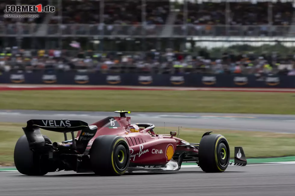 Foto zur News: Der Grand Prix von Großbritannien in Silverstone 2022 war der 150. Start von Carlos Sainz. Erstmals jubelte der Ferrari-Pilot von der obersten Stufe des Podiums.