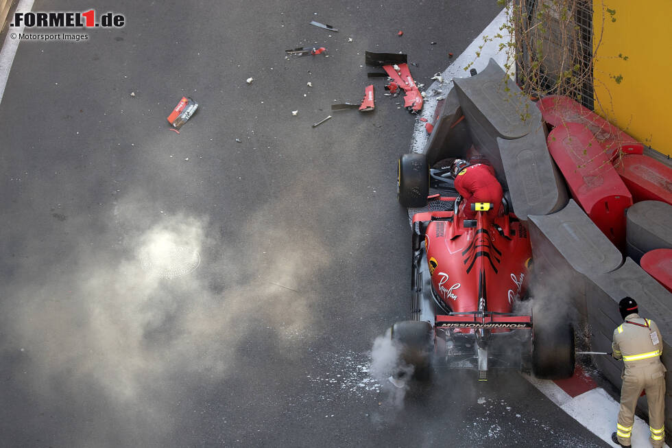 Foto zur News: #21 Aserbaidschan 2019: Nach einem Crash im Qualifying geht Charles Leclerc nur vom 8. Platz ins Rennen, hat den Rückstand trotz Medium-Reifen auf seinen Teamkollegen Vettel auf Softs (P3) aber nach nur 11 Runden aufgeholt. Als Vettel und die Mercedes stoppen, fährt der Monegasse nun auf P1 immer noch gute Rundenzeiten und ...