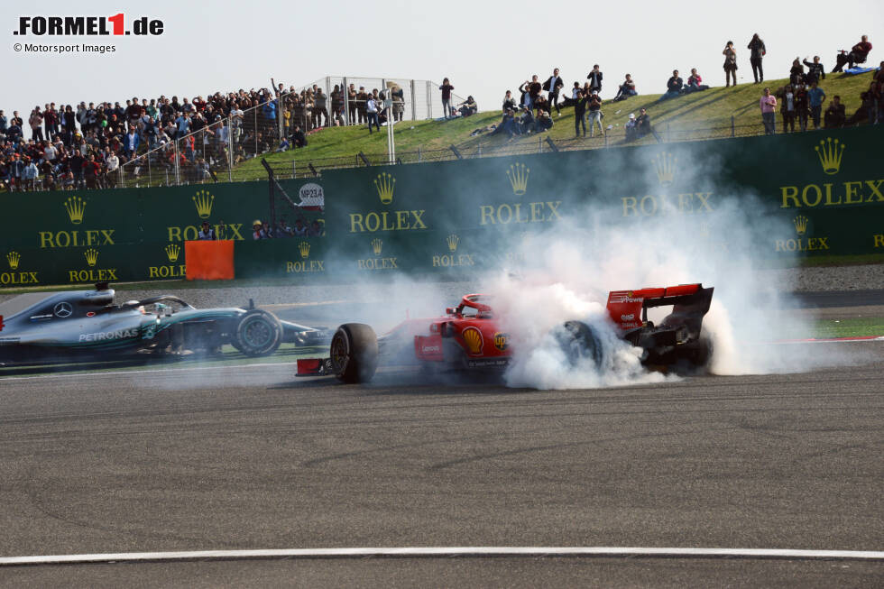 Foto zur News: ... die ihn am Ende auf P3 spült. Für Vettel kam das Safety-Car jedoch genau zum falschen Zeitpunkt. Er ist schon an der Boxeneinfahrt vorbei, sodass er sich keine frischen Reifen aufziehen kann. Zur Krönung wird er noch von Max Verstappen abgeräumt und kommt auf Platz 8 ins Ziel. Ein zweiter Platz wäre aber mindestens drin gewesen.