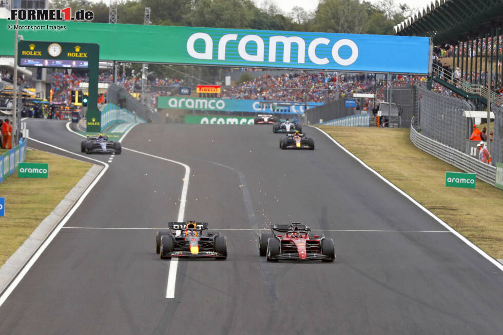 Foto zur News: ... auf Mediums geht und in Runde 38 noch einmal auf neue Mediums wechselt und damit einen Undercut gegen das Spitzentrio vollzieht. Bei den kalten Bedingungen auf dem Hungaroring sieht sich Ferrari trotz einer Führung von 8 Sekunden gezwungen, Leclerc zu schützen und ihm harte Reifen zu montieren, da ...