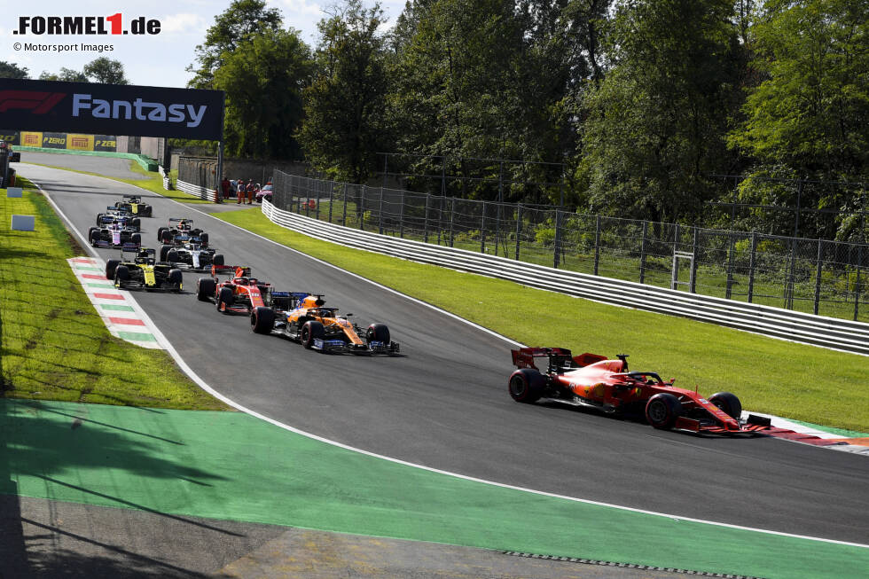 Foto zur News: #17 Italien 2019: Qualifying-Chaos im Q3 von Monza: Auf den langen Geraden möchte jeder für seine schnelle Runde einen Windschatten, doch selbstverständlich will keiner die Meute anführen. Nach dem ersten Lauf liegt Leclerc auf Polekurs, während Teamkollege Vettel nur 4. hinter den Mercedes-Piloten ist. Für den letzten Run soll der ...