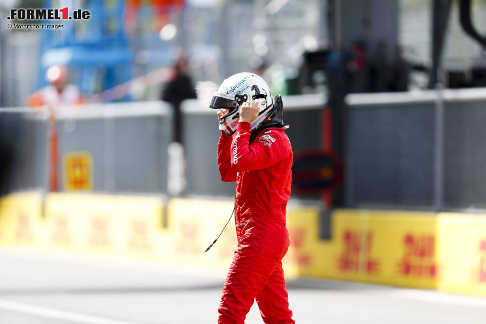 Foto zur News: ... Monegasse daher Vettel ziehen, doch Leclerc versucht sich anderweitig einen Windschatten zu holen. Keiner will erster in der Schlange sein, ehe schließlich McLaren-Pilot Sainz vorprescht. Die ganze Warterei hat jedoch Zeit gekostet und nur Sainz und Leclerc schaffen es rechtzeitig über den Strich. Vettel geht leer aus und bleibt 4.