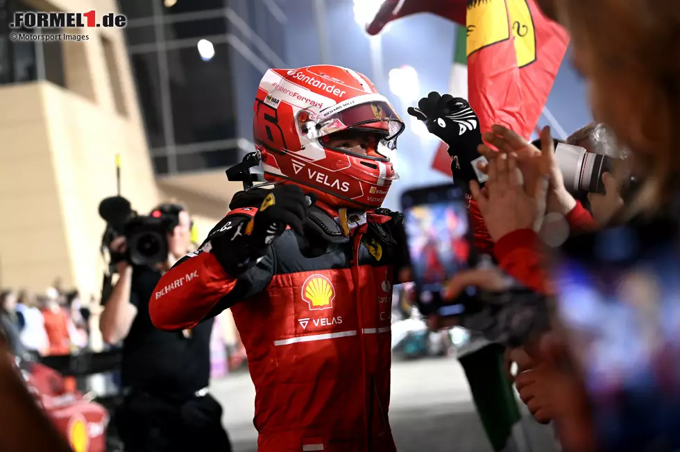 Foto zur News: Charles Leclerc (1): Pole, schnellste Runde, Sieg und 55 der 57 Runden angeführt. Viel mehr geht nicht! Über die beiden Abflüge im Training sehen wir da mal hinweg. Dazu Weltmeister Verstappen im Duell knallhart ausgekontert - und das gleich mehrfach. Top!