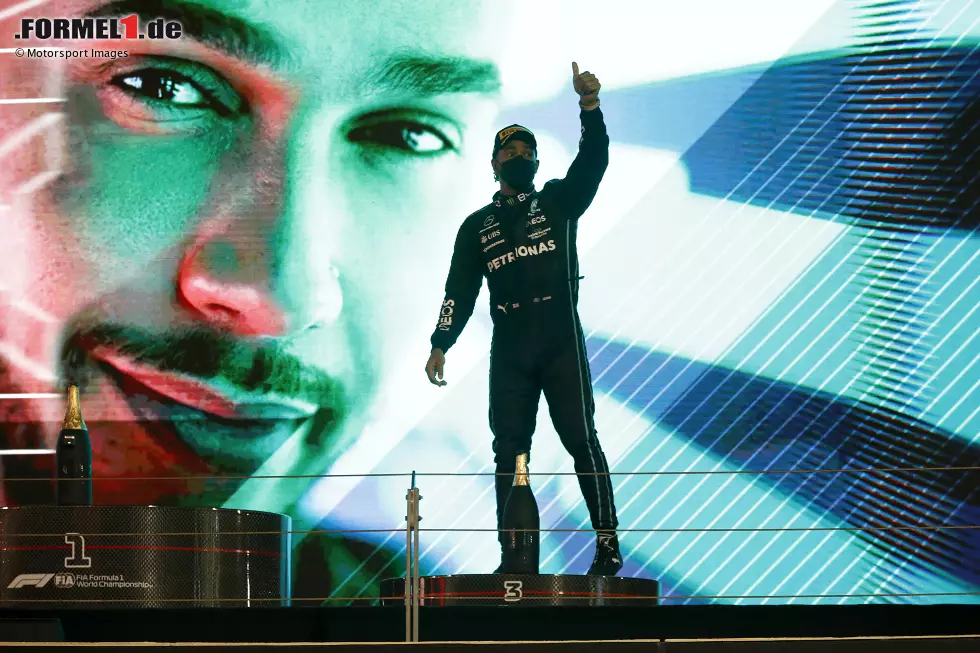 Foto zur News: Lewis Hamilton (2): Viel hat er nicht falsch gemacht, aber für eine 1 fehlte uns der besondere Hamilton-Moment, den wir in der Vergangenheit so oft gesehen haben. Hat mit P5 im Qualifying und P3 im Rennen genau die Resultate geholt, die der W13 momentan zulässt.