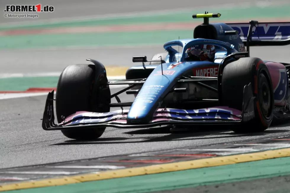 Foto zur News: Esteban Ocon (2): Kein sensationelles Wochenende, aber mit P7 am Ende das Maximum herausgeholt, das der Alpine zugelassen hat. Im internen Rennduell gegen Alonso steht es jetzt 6:0. Der Franzose zeigt in diesem Jahr keine spektakulären Rennen. Aber er liefert recht zuverlässig ab. Auch in Barcelona wieder.