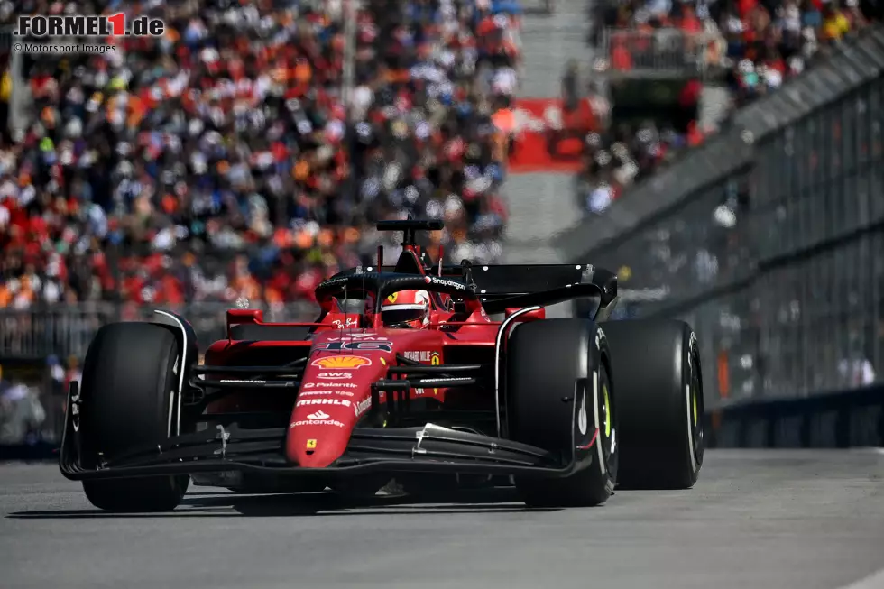 Foto zur News: Charles Leclerc (2): Eigentlich ein unauffälliges Rennen. Steckte lange fest und flog nicht so durch das Feld, wie man das vielleicht erwartet hätte. Das lag allerdings eher am Auto beziehungsweise an der Strategie. Er selbst hat nicht so viel falsch gemacht und mit P5 am Ende noch gute Schadensbegrenzung betrieben.