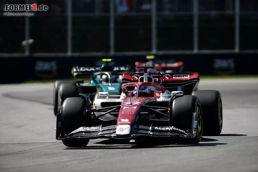 Foto zur News: Valtteri Bottas (3): Stand bei Alfa Romeo an diesem Wochenende ein bisschen im Schatten von Zhou, auch wenn er am Ende vor dem Chinesen ins Ziel kam. Unterm Strich eine ordentliche Leistung. Aber den Rookie-Teamkollegen sollte er eigentlich klarer im Griff haben.