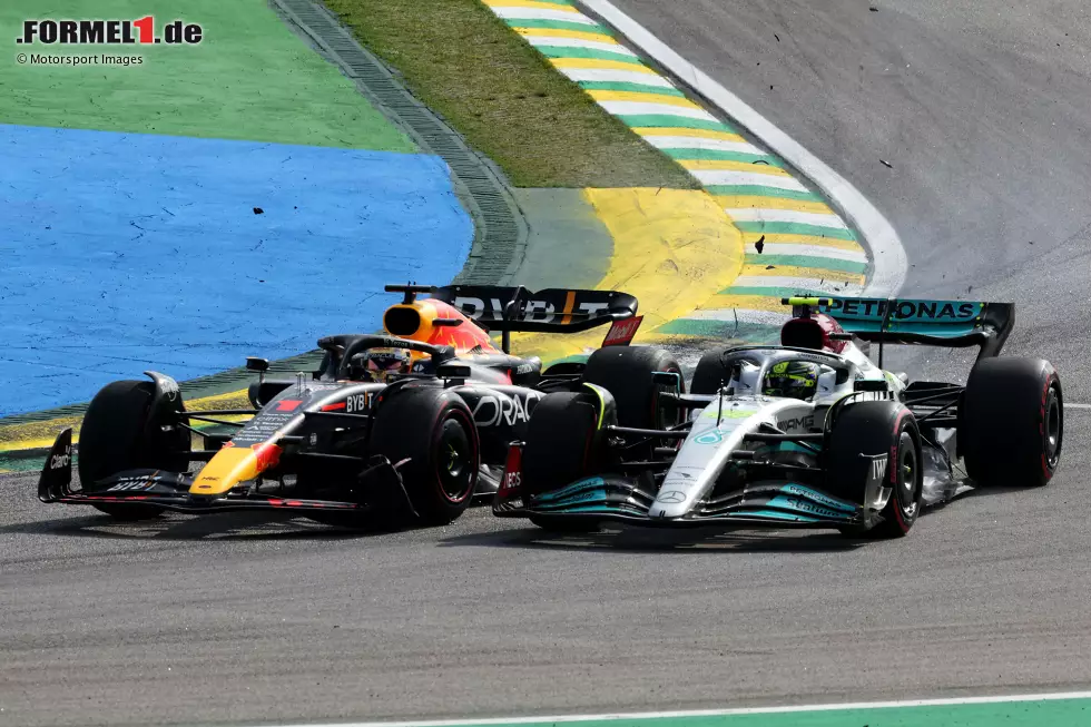 Foto zur News: Lewis Hamilton (2): Auch hier lautet die Frage, ob man ihm eine Teilschuld am Verstappen-Unfall gibt. Ein Redakteur gab ihm deswegen nur eine 3. Die Mehrheit der Redaktion sah die Szene aber als Rennunfall, so reicht es für Hamilton noch zur 2 - auch wenn man das schwache Qualifying abziehen muss.