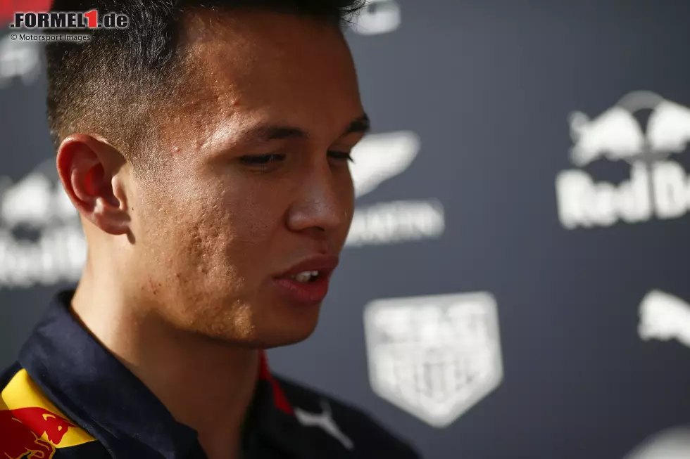 Foto zur News: Alexander Albon: &quot;Es ist ein Schock. Er hat einen großen Beitrag zu der Welt geleistet, die wir kennen, und es ist sehr traurig. Ich erinnere mich an meinen ersten Tag in einem F1-Auto, als er zu mir kam und mich fragte, wie es war. Er war sehr leidenschaftlich und auch sehr charismatisch. Wir werden ihn schmerzlich vermissen.&quot;