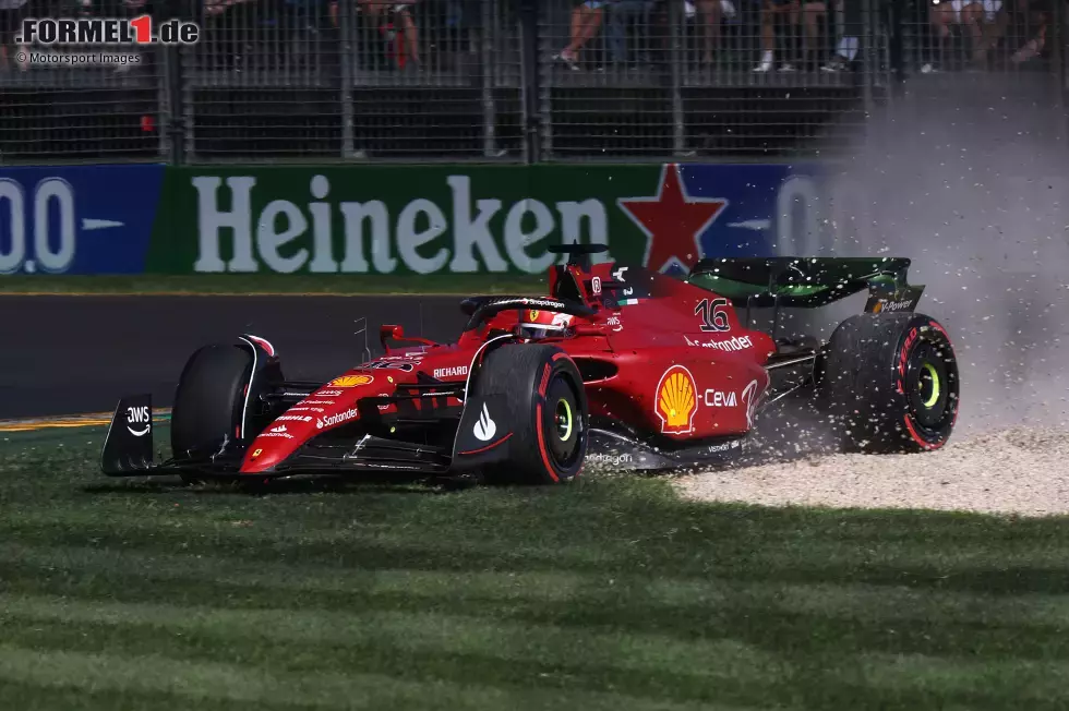 Foto zur News: ... auch Leclerc rodelt mehrfach durch die Grünanlagen im Albert Park, einmal sogar nach einer Startübung, direkt aus der Boxengasse kommend! Leclerc ist es aber auch, der ...